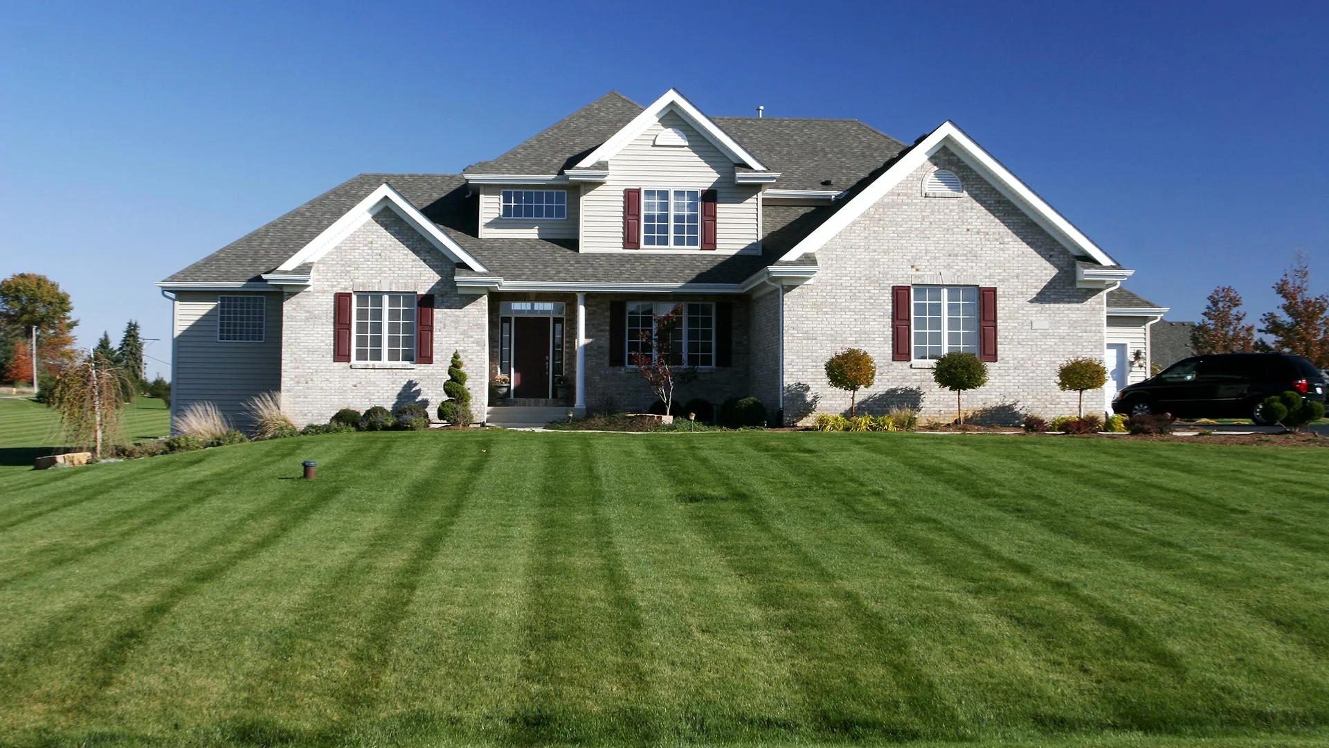Residential lawn with regular lawn mowing services in Sartell, MN.